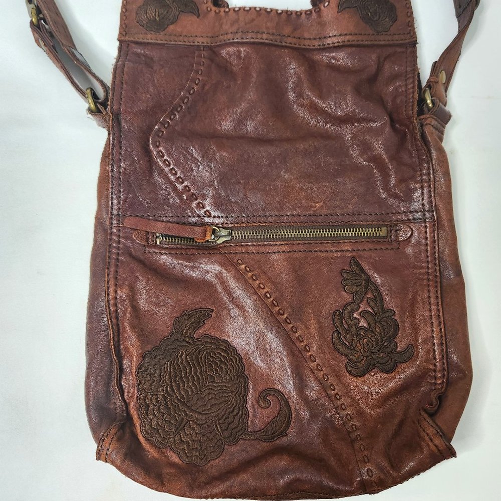 Lucky Brand Abbey Road Bag w/Embroidered Floral design - Picture 2 of 7
